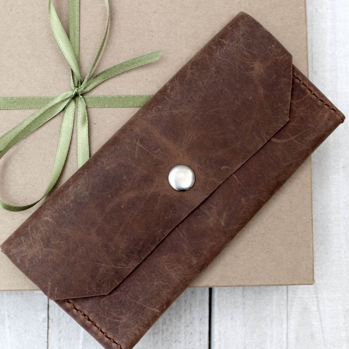 Women&#39;s Distressed Brown Leather Wallet Clutch